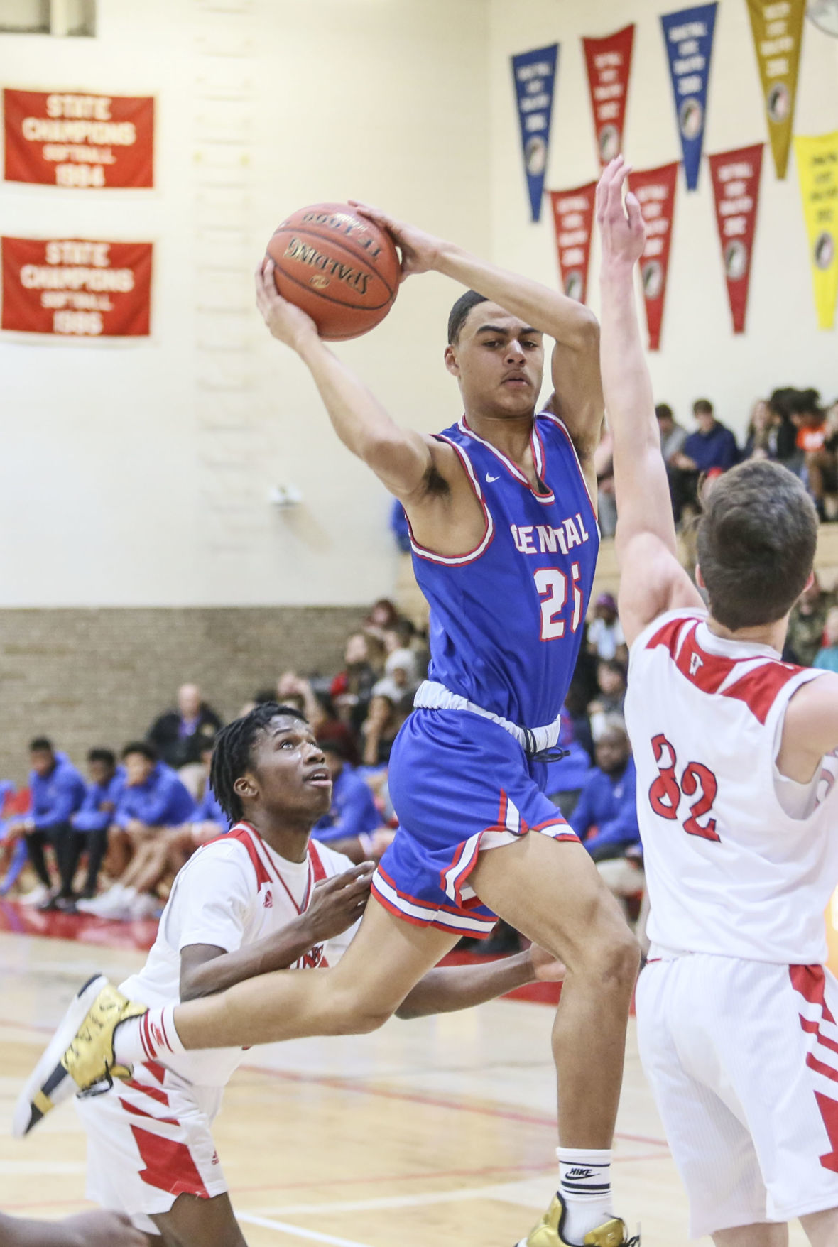 021120-qc-spt-cent-west-hoops-15.JPG